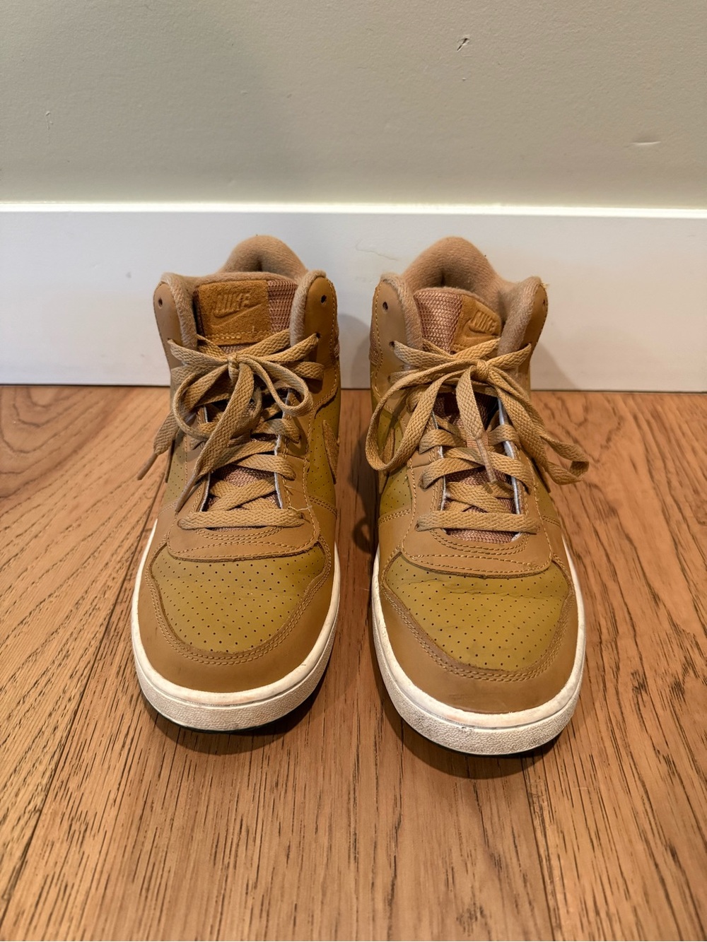 Nike Court Borough Mid in Wheat Colorway Size 7Y